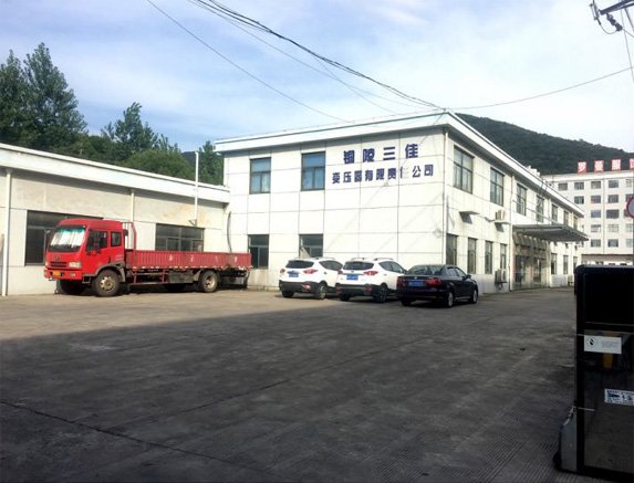 具有一批高水平的设计开发与售后服务队